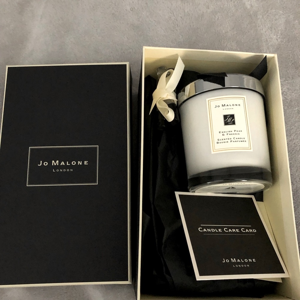Jo Malone London English Pear & Freesia Scented Home Candle, Size 7 Oz